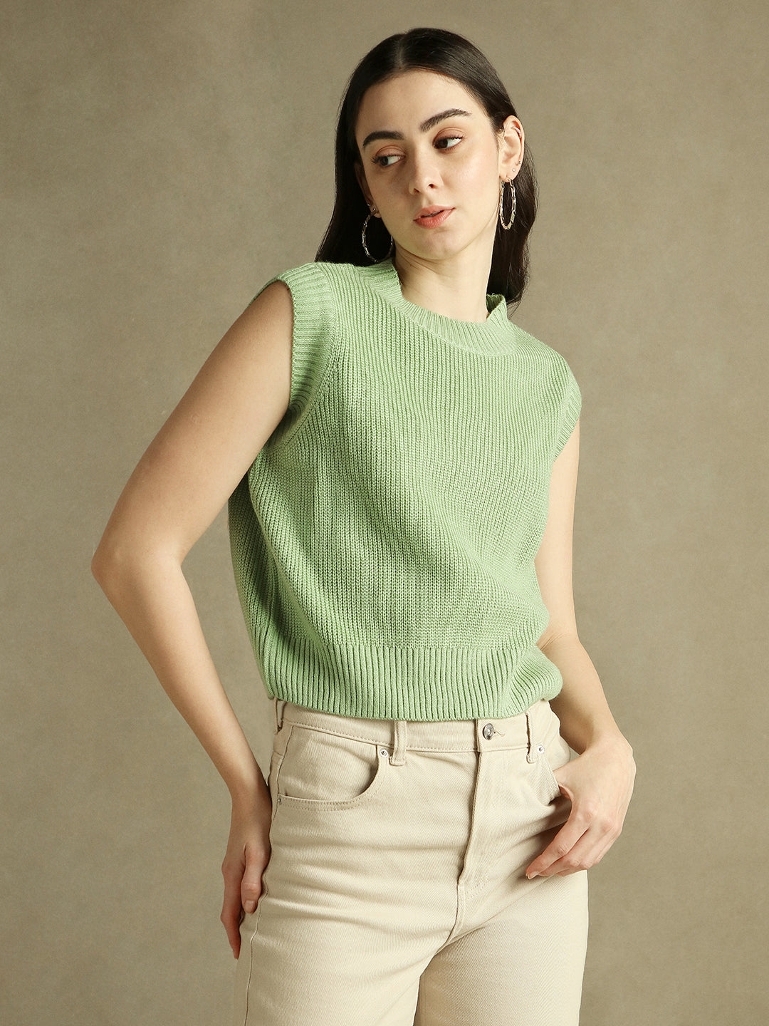 Green Solid Round Neck Sweater Vest