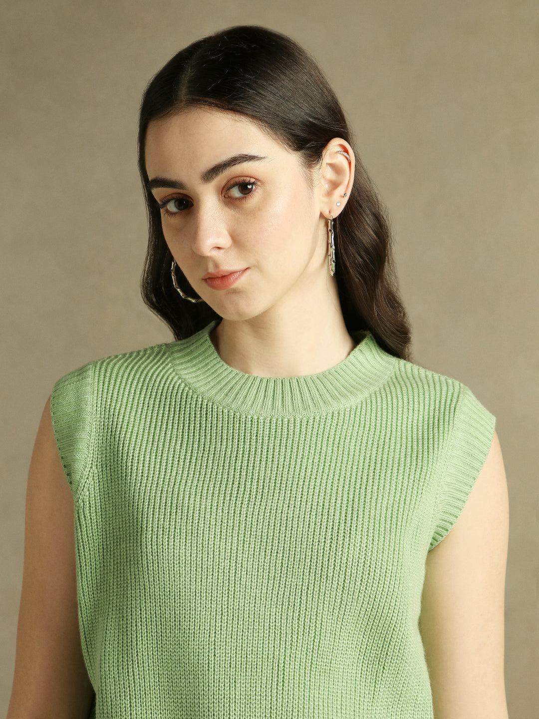 Green Solid Round Neck Sweater Vest