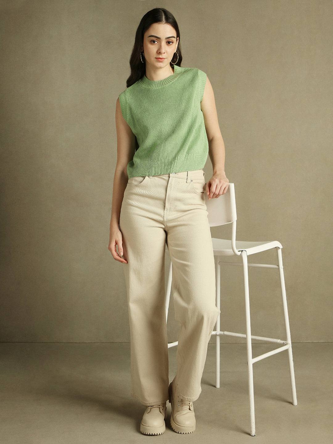 Green Solid Round Neck Sweater Vest