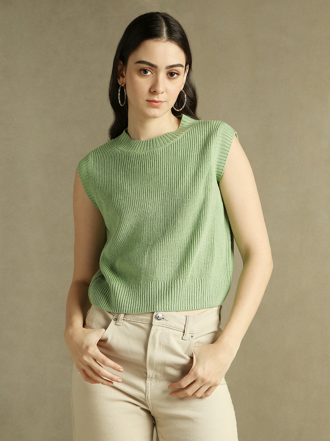 Green Solid Round Neck Sweater Vest