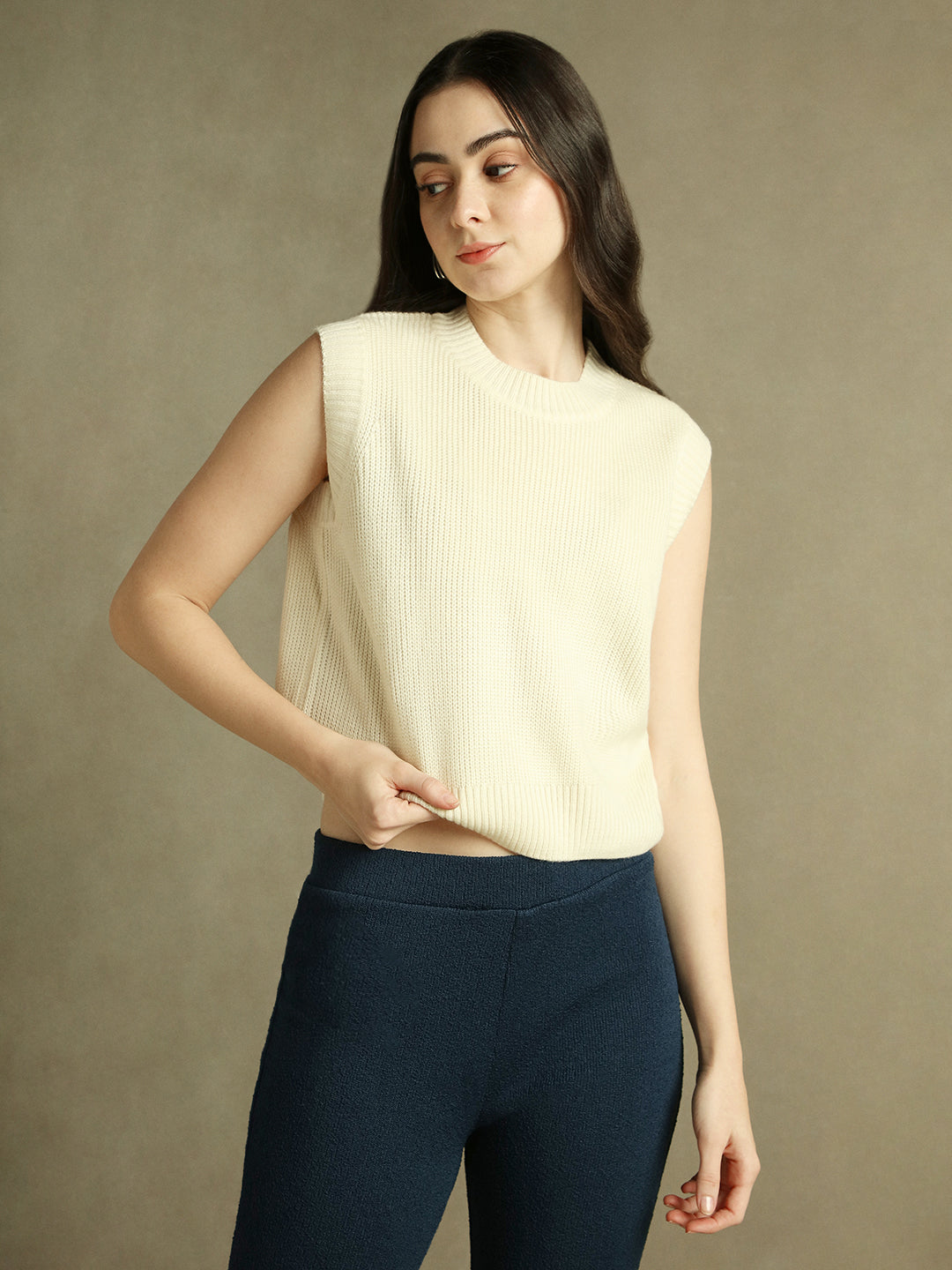 Off White Solid Round Neck Sweater Vest