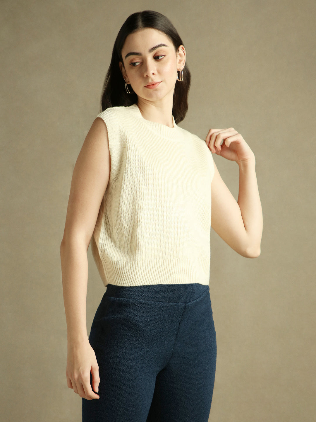 Off White Solid Round Neck Sweater Vest