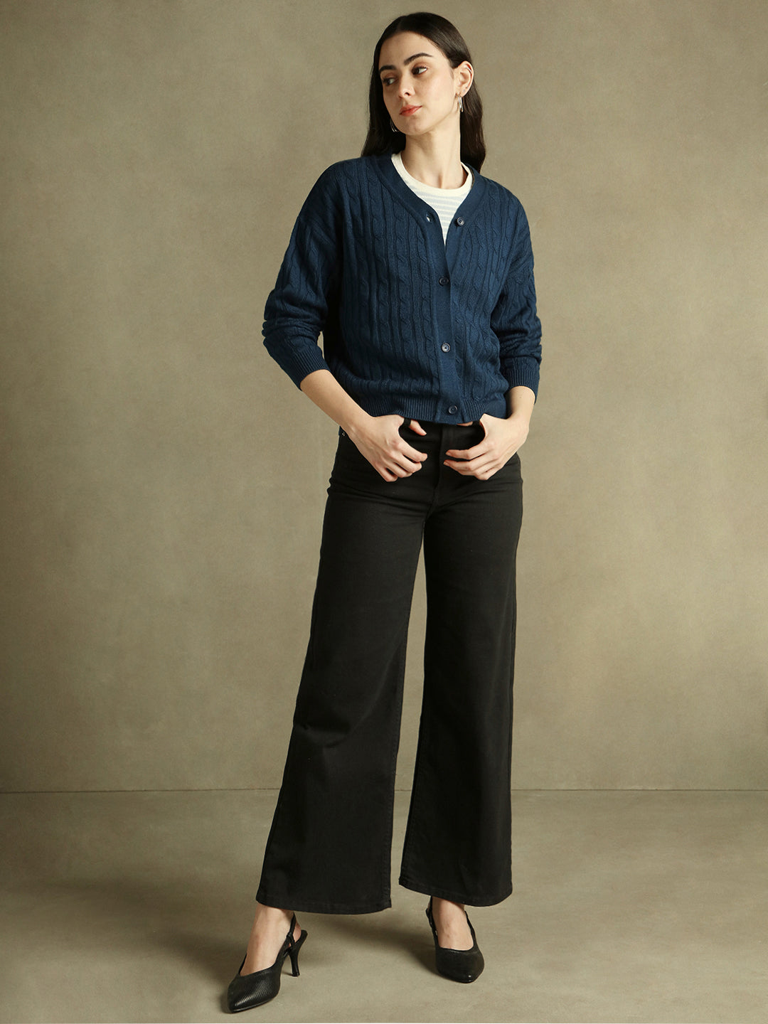 DL Woman V- Neck Solid Cardigan Sweater