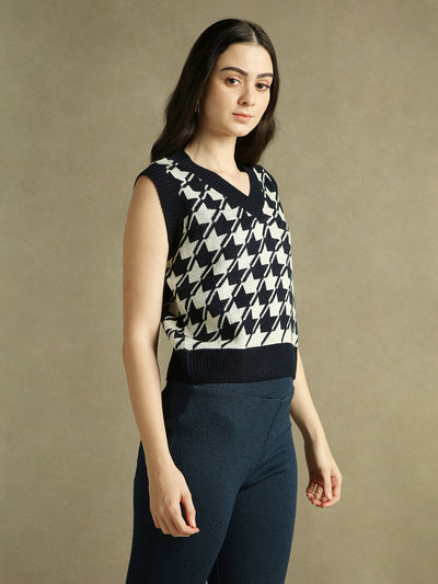 DL Woman V- Neck Houndstooth Sweater Vest