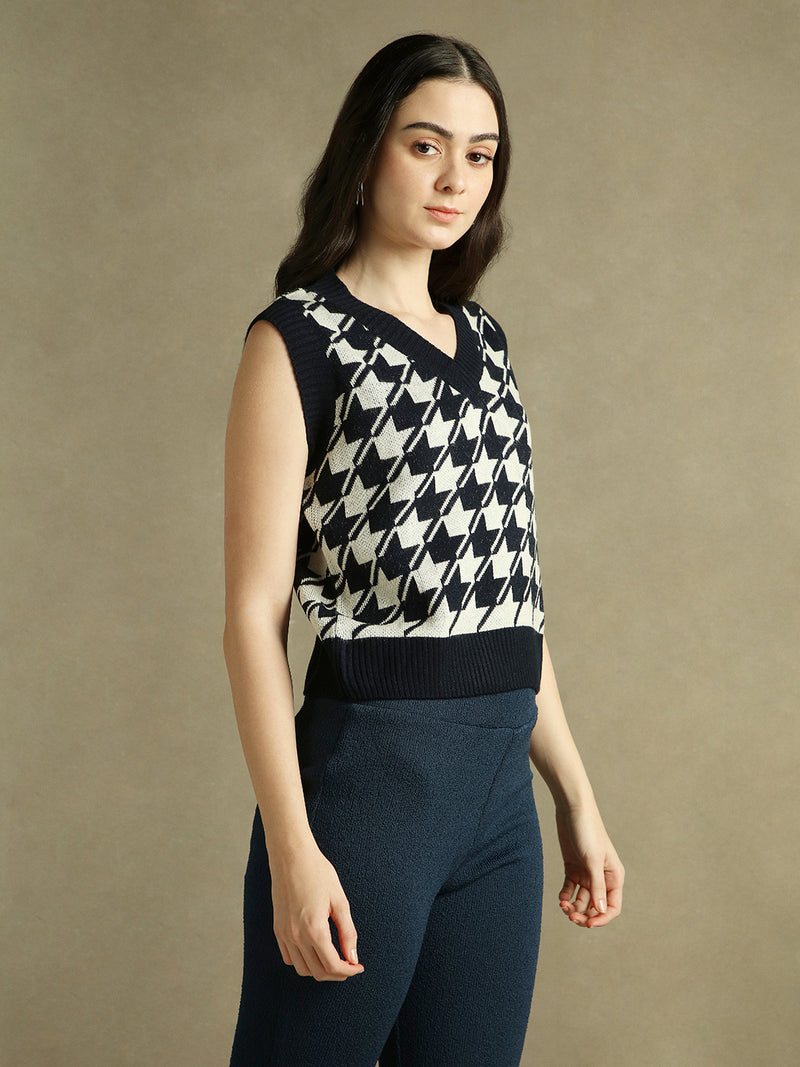 DL Woman V- Neck Houndstooth Sweater Vest