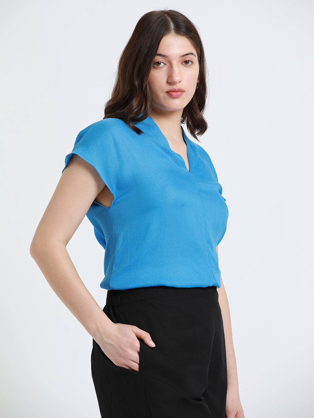 DL Woman V- Neck Regular Fit Solid Blue Top