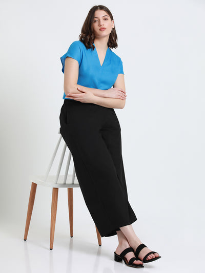 DL Woman V- Neck Regular Fit Solid Blue Top