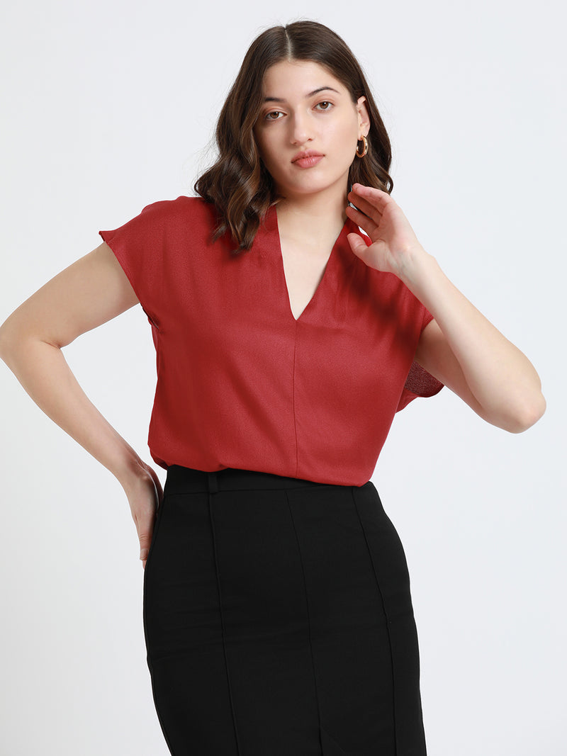 DL Woman V-Neck Regular Fit Solid Red Top