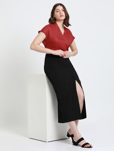 DL Woman V-Neck Regular Fit Solid Red Top