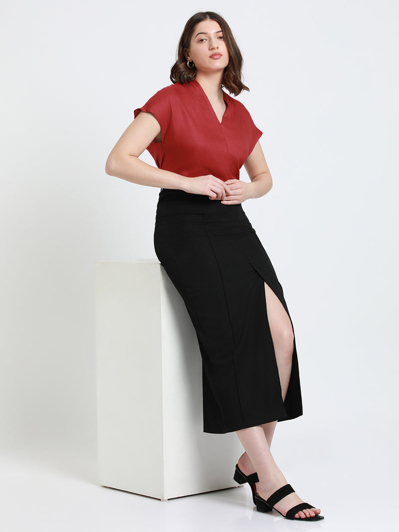 DL Woman V-Neck Regular Fit Solid Red Top
