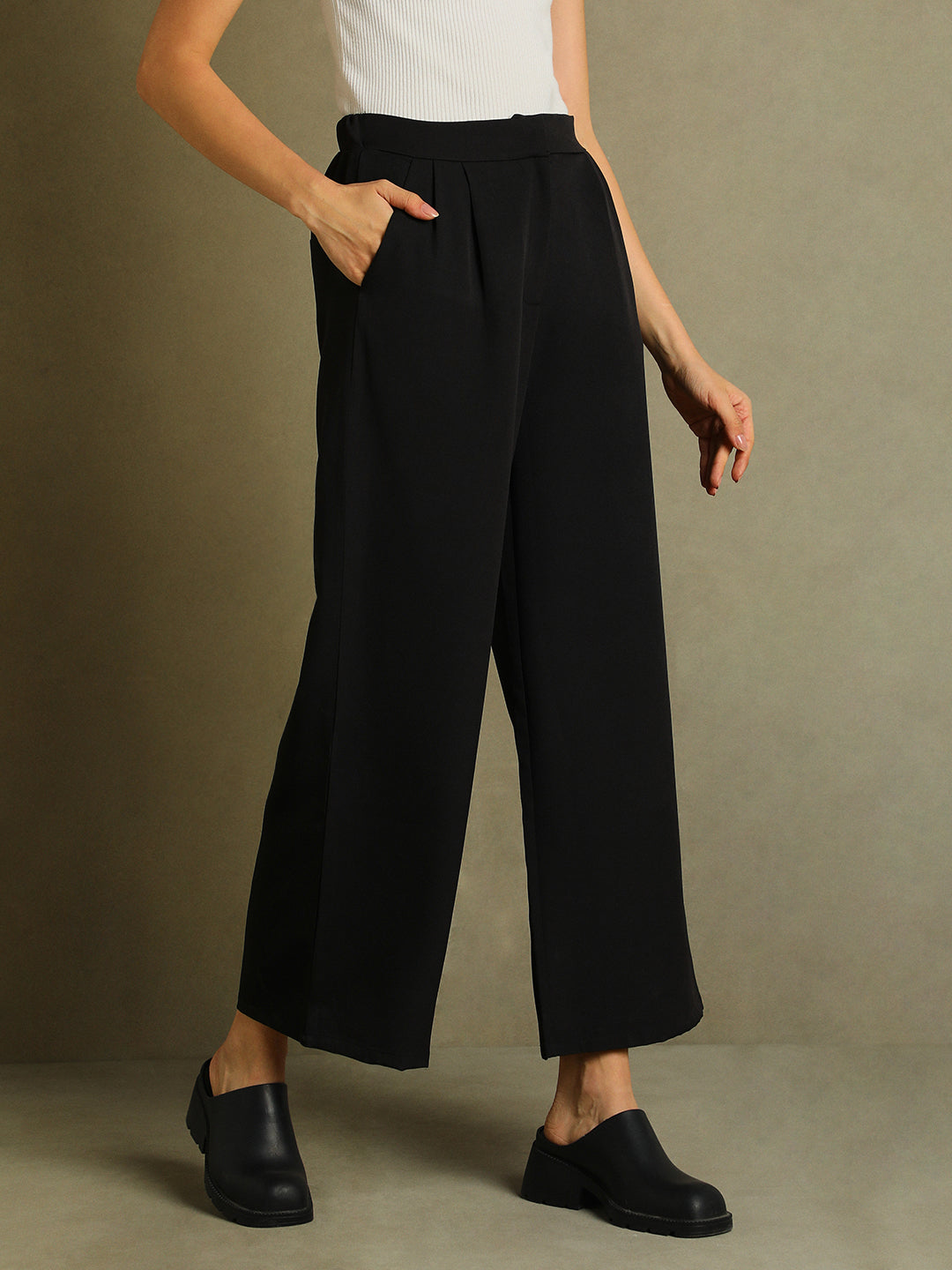 DL Woman Black Solid Women Trousers