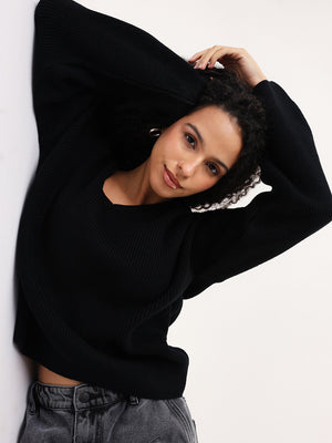 DL Woman Black Solid V- Neck Sweater