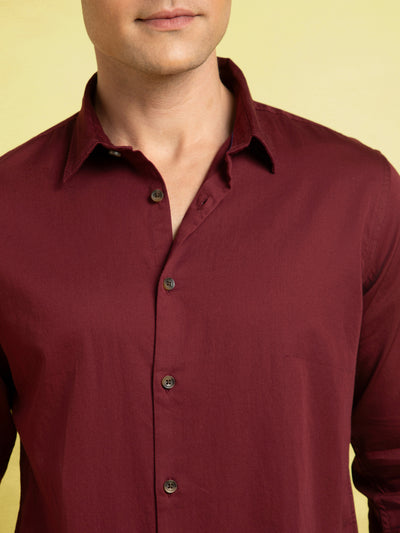 Men's Wine Solid Spread Collar Full Sleeves Casual Shirt