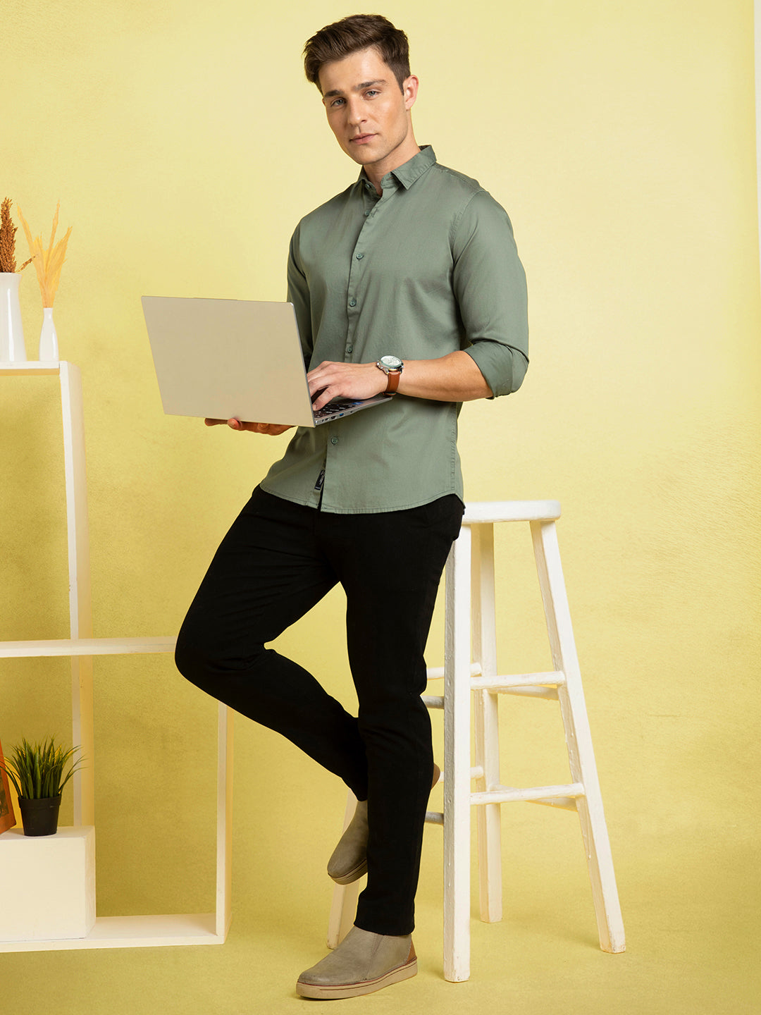 Men's Olive Solid Spread Collar Full Sleeves Casual Shirt