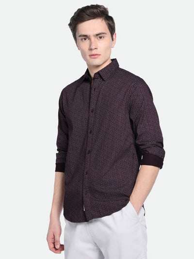Men's Slim Fit Wine Abstract Print Spread Collar & Full Sleeves Casual Shirt