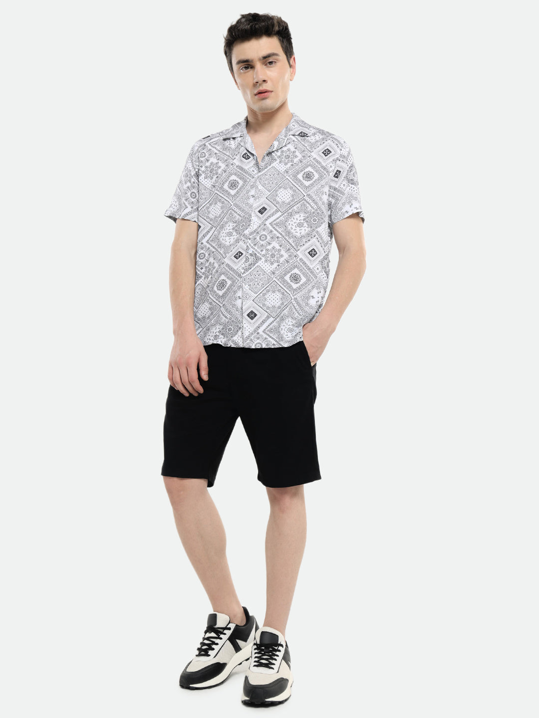 Men's Black Solid Regular Fit Stretchable Shorts