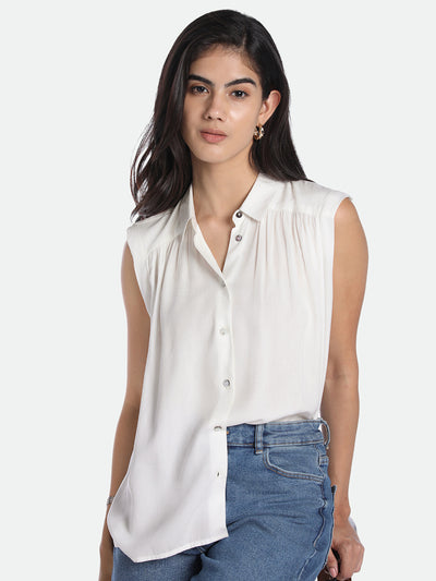 DL Woman white sleeveless shirt