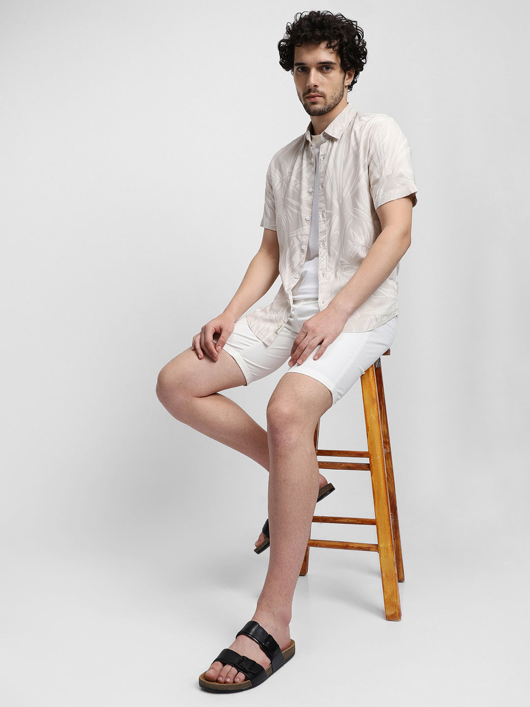 #color_off-white
