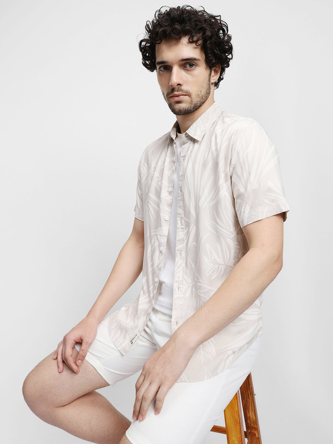 #color_off-white