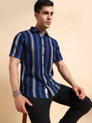 Men's Spread Collar Regular Fit Vertical Stripes Indigo Casual Shirt